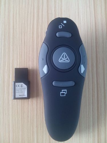 專業(yè)廠家直銷2.4g無線簡報(bào)器 翻頁激光筆 ppt遙控筆 多功能翻頁筆